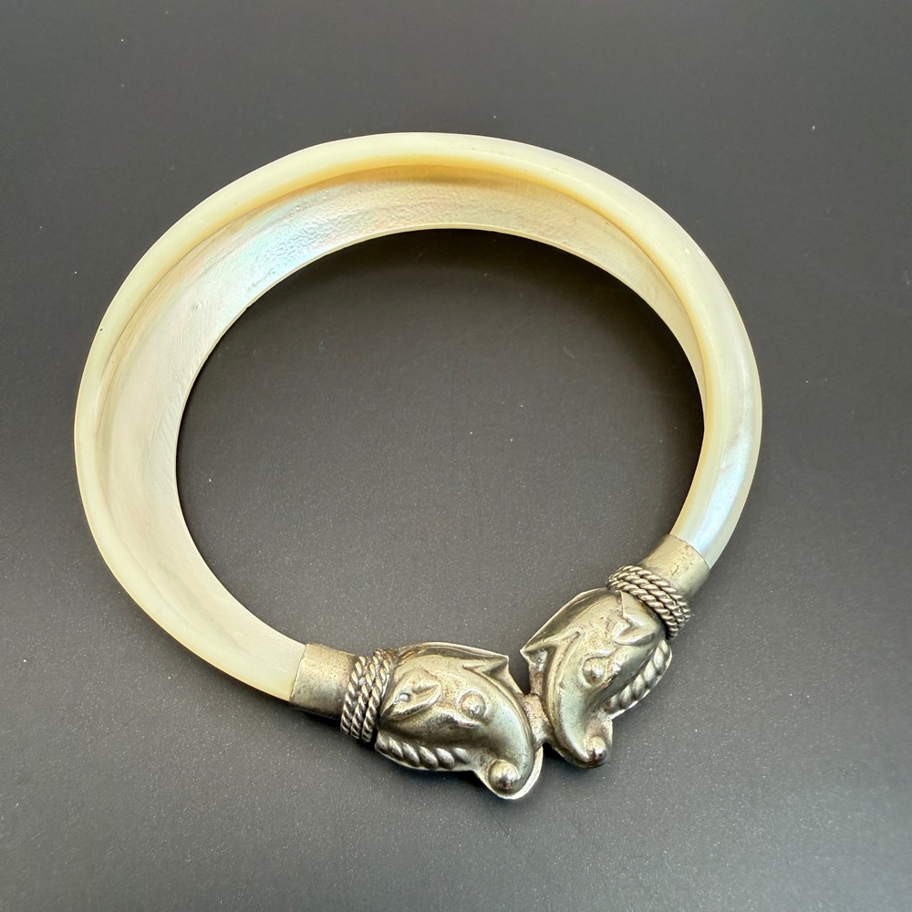 * Vintage Mother of Pearl Shell Bangle Bracelet Elephant Head Silver Plated Boho - Picture 3 of 14